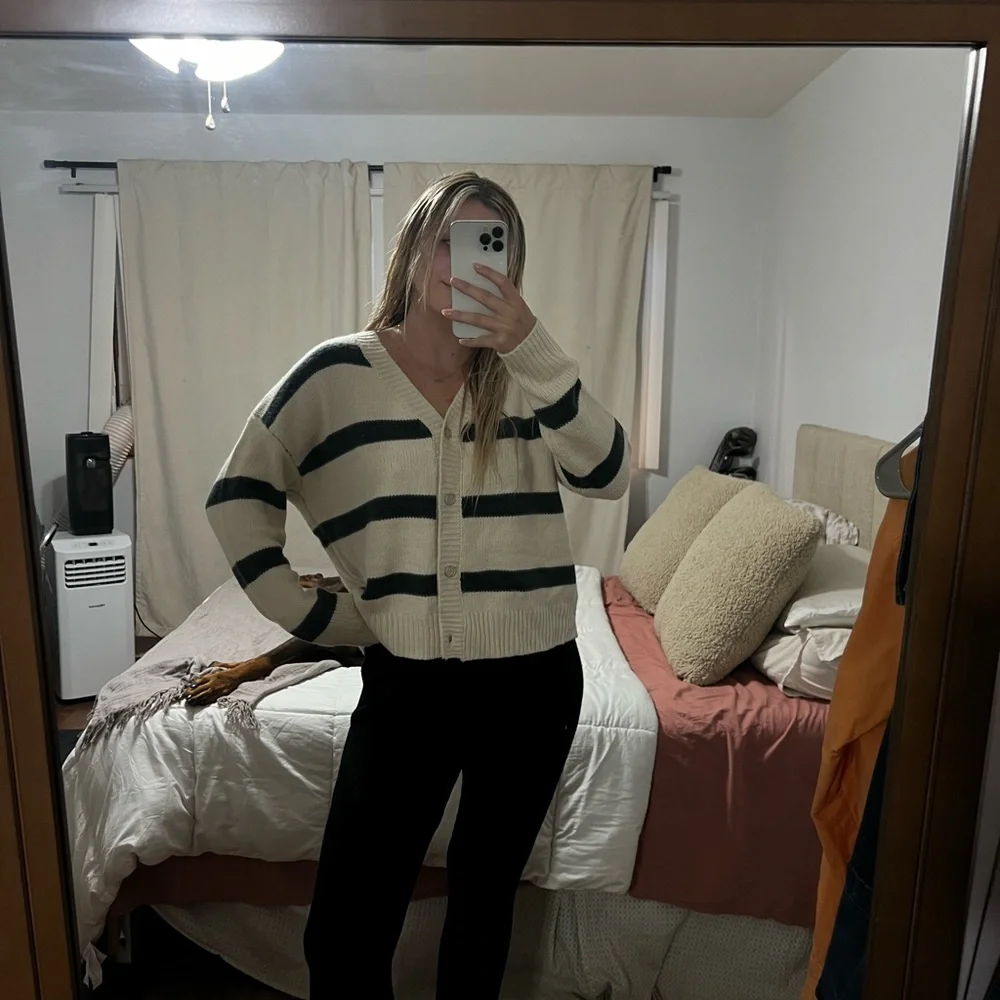 SPLENDID cardigan - Picture 3 of 15